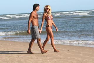 Yanina Latorre feet photo thumbnail