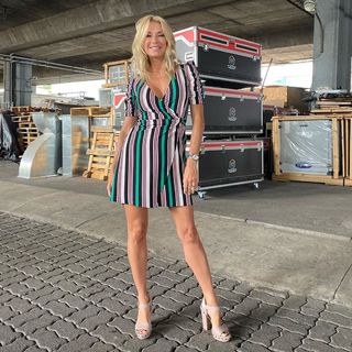 Yanina Latorre feet photo thumbnail