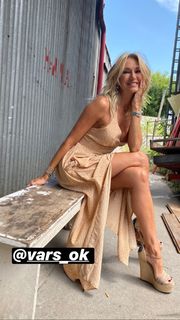 Yanina Latorre feet photo thumbnail