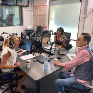 Yanina Latorre feet photo thumbnail