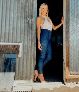 Yanina Latorre feet photo thumbnail