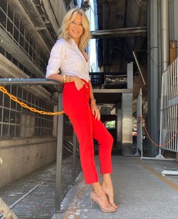 Yanina Latorre feet photo thumbnail