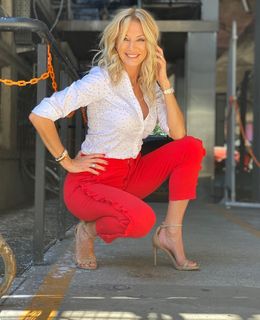 Yanina Latorre feet photo thumbnail