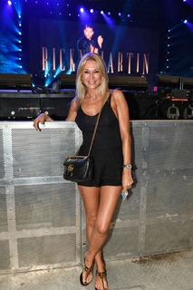 Yanina Latorre feet photo thumbnail