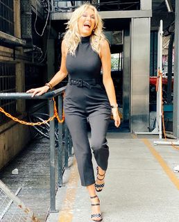 Yanina Latorre feet photo thumbnail