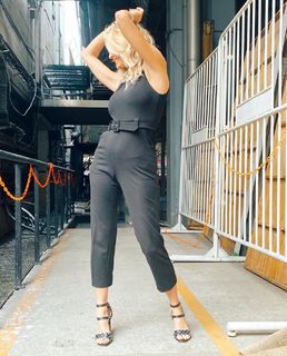 Yanina Latorre feet photo thumbnail