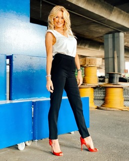 Yanina Latorre feet photo thumbnail