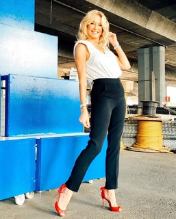 Yanina Latorre feet photo thumbnail