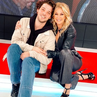 Yanina Latorre feet photo thumbnail