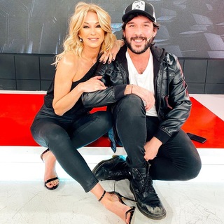 Yanina Latorre feet photo thumbnail