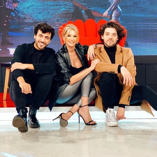 Yanina Latorre feet photo thumbnail