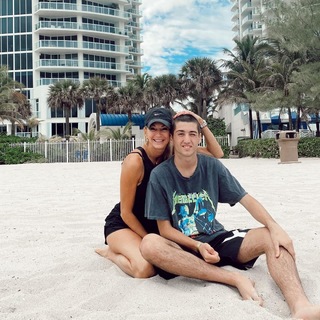 Yanina Latorre feet photo thumbnail