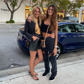 Yanina Latorre feet photo thumbnail