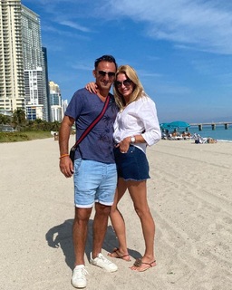 Yanina Latorre feet photo thumbnail