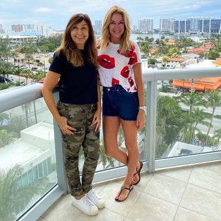 Yanina Latorre feet photo thumbnail