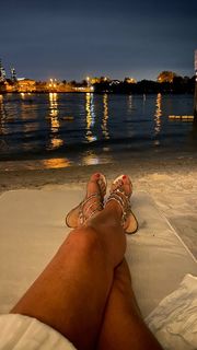 Yanina Latorre feet photo thumbnail