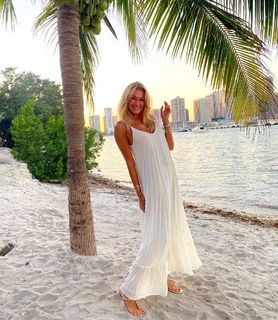 Yanina Latorre feet photo thumbnail