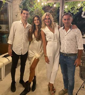 Yanina Latorre feet photo thumbnail