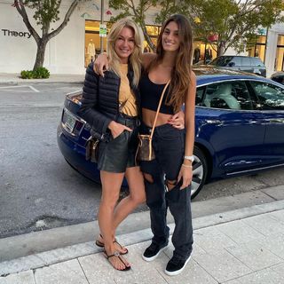 Yanina Latorre feet photo thumbnail