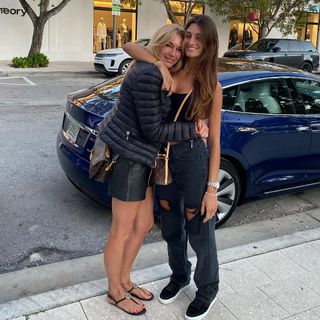 Yanina Latorre feet photo thumbnail