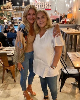 Yanina Latorre feet photo thumbnail