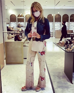 Yanina Latorre feet photo thumbnail