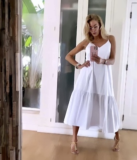 Yanina Latorre feet photo thumbnail