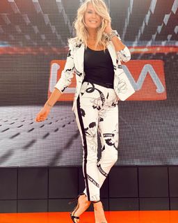 Yanina Latorre feet photo thumbnail