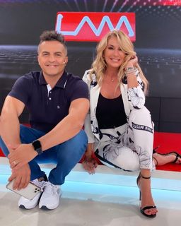 Yanina Latorre feet photo thumbnail