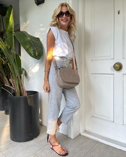 Yanina Latorre feet photo thumbnail