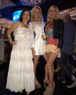 Yanina Latorre feet photo thumbnail