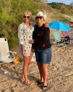 Yanina Latorre feet photo thumbnail