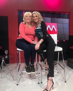 Yanina Latorre feet photo thumbnail