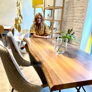 Yanina Latorre feet photo thumbnail