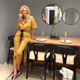 Yanina Latorre feet photo thumbnail