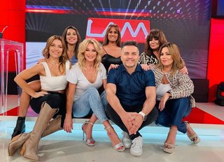 Yanina Latorre feet photo thumbnail