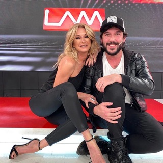 Yanina Latorre feet photo thumbnail