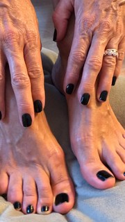 Yanina Latorre feet photo thumbnail