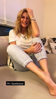 Yanina Latorre feet photo thumbnail