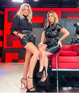 Yanina Latorre feet photo thumbnail