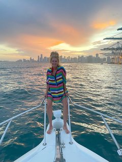 Yanina Latorre feet photo thumbnail