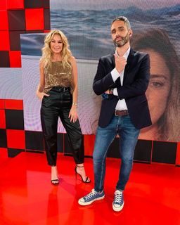 Yanina Latorre feet photo thumbnail