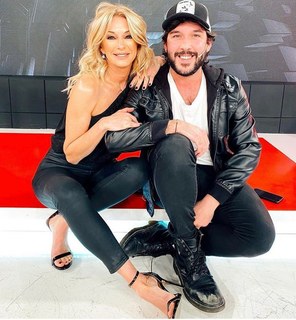 Yanina Latorre feet photo thumbnail