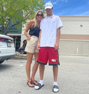 Yanina Latorre feet photo thumbnail