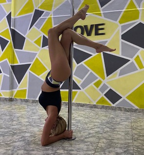 Yanina Latorre feet photo thumbnail