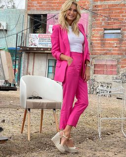 Yanina Latorre feet photo thumbnail