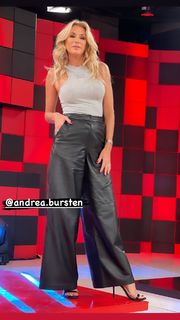 Yanina Latorre feet photo thumbnail