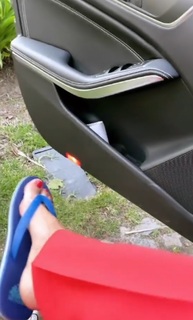 Yanina Latorre feet photo thumbnail