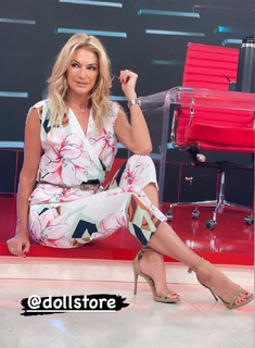 Yanina Latorre feet photo thumbnail