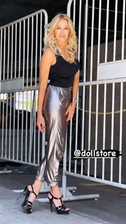 Yanina Latorre feet photo thumbnail